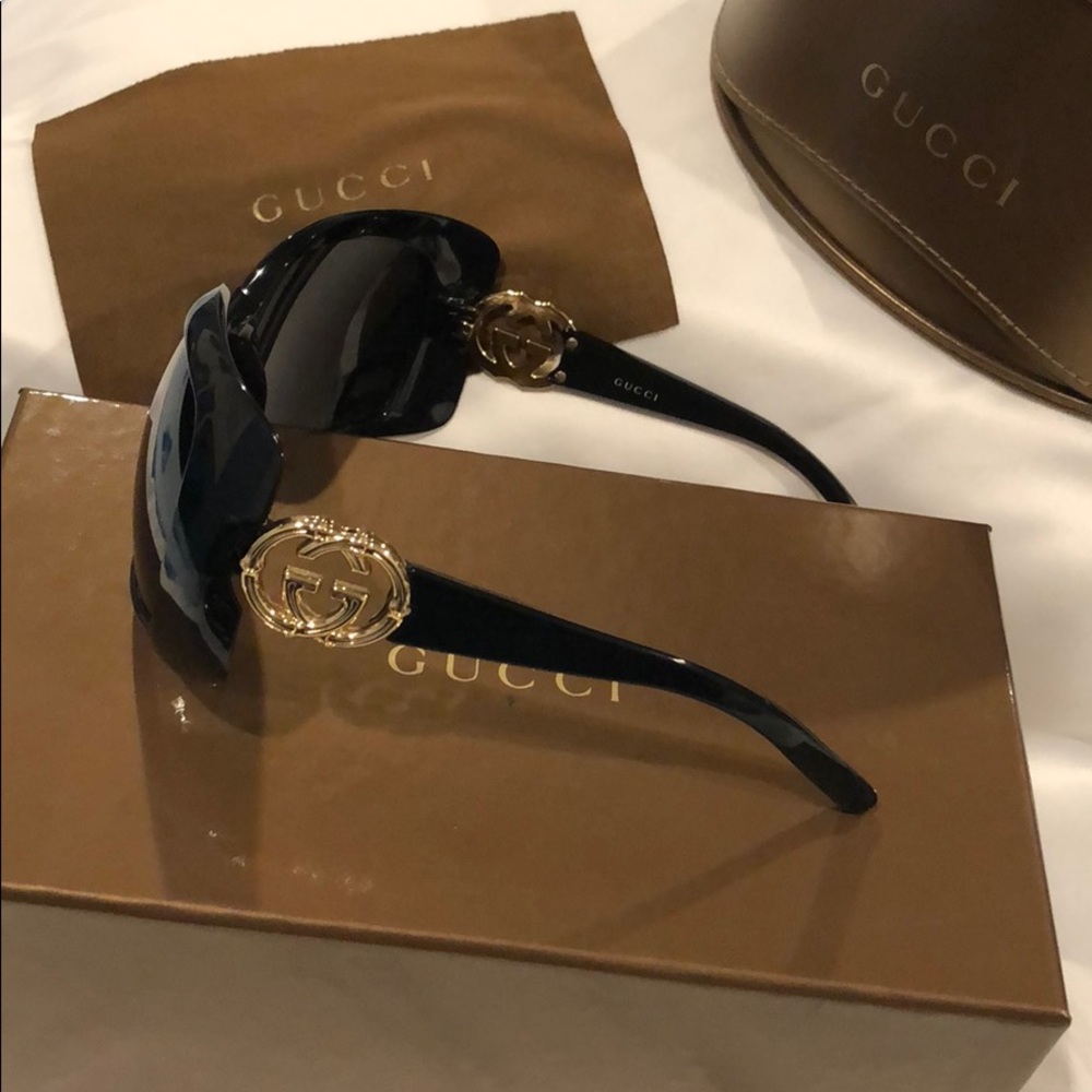 Gucci sunglasses 🕶